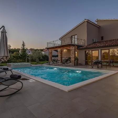 Holiday home Mit Privatpool Fuer 7 Personen Ca 200 Qm In Loborika, Istrien Suedkueste Von Istrien