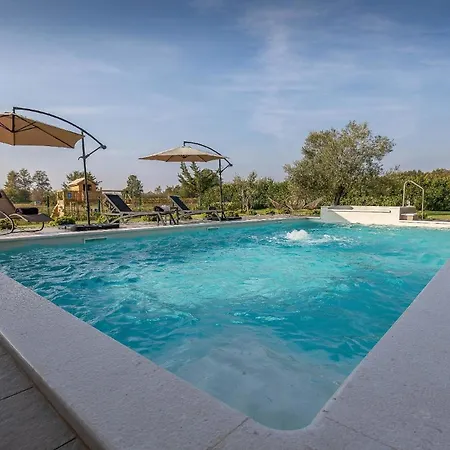 Mit Privatpool Fuer 7 Personen Ca 200 Qm In Loborika, Istrien Suedkueste Von Istrien Holiday home Loborika
