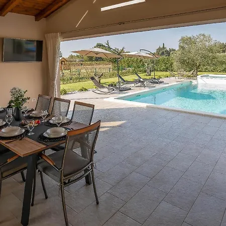Mit Privatpool Fuer 7 Personen Ca 200 Qm In Loborika, Istrien Suedkueste Von Istrien Holiday home
