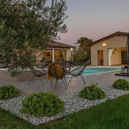 Holiday home Mit Privatpool Fuer 7 Personen Ca 200 Qm In Loborika, Istrien Suedkueste Von Istrien