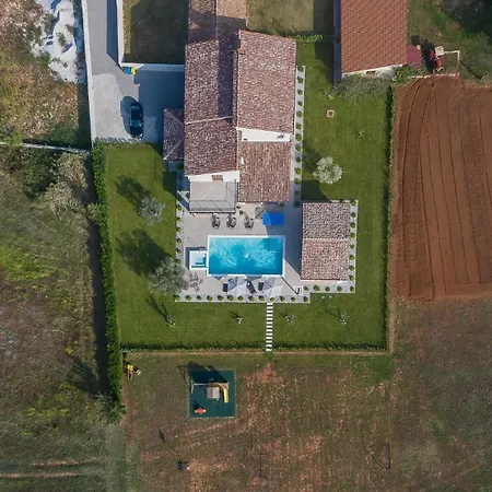 Mit Privatpool Fuer 7 Personen Ca 200 Qm In Loborika, Istrien Suedkueste Von Istrien