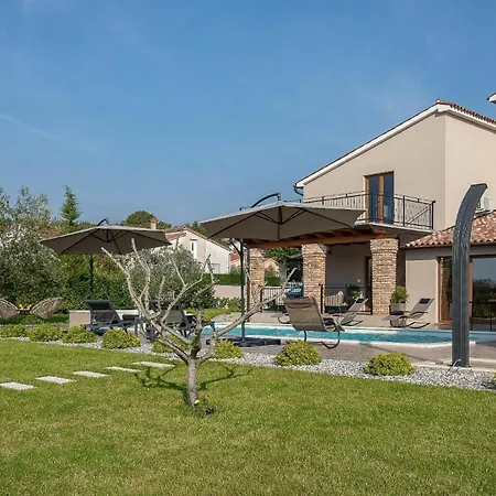 Holiday home Mit Privatpool Fuer 7 Personen Ca 200 Qm In Loborika, Istrien Suedkueste Von Istrien Loborika
