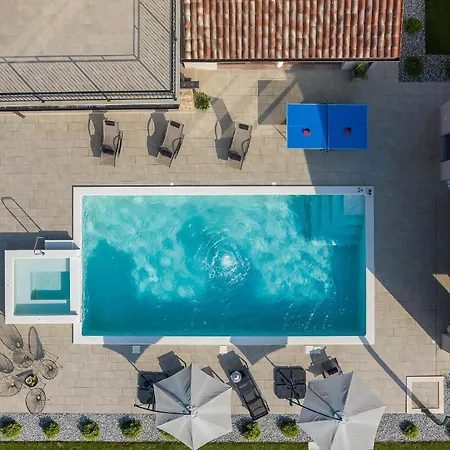 Holiday home Mit Privatpool Fuer 7 Personen Ca 200 Qm In Loborika, Istrien Suedkueste Von Istrien *