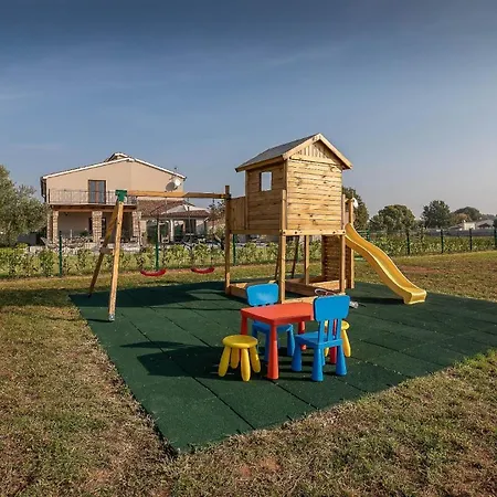 Mit Privatpool Fuer 7 Personen Ca 200 Qm In Loborika, Istrien Suedkueste Von Istrien * Loborika