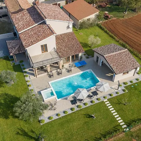 Mit Privatpool Fuer 7 Personen Ca 200 Qm In Loborika, Istrien Suedkueste Von Istrien Holiday home Loborika