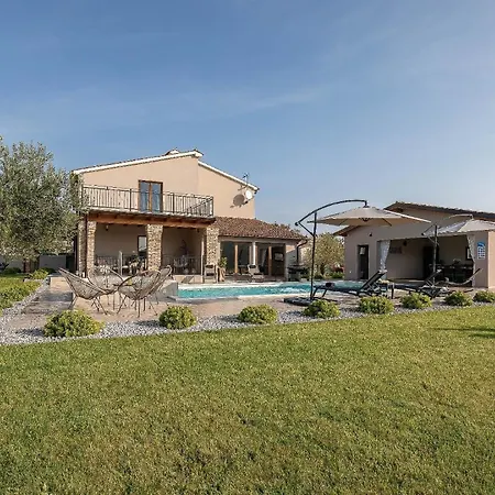 Mit Privatpool Fuer 7 Personen Ca 200 Qm In Loborika, Istrien Suedkueste Von Istrien