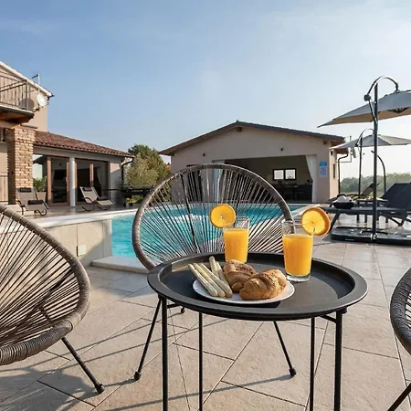 Mit Privatpool Fuer 7 Personen Ca 200 Qm In Loborika, Istrien Suedkueste Von Istrien 度假居 Loborika